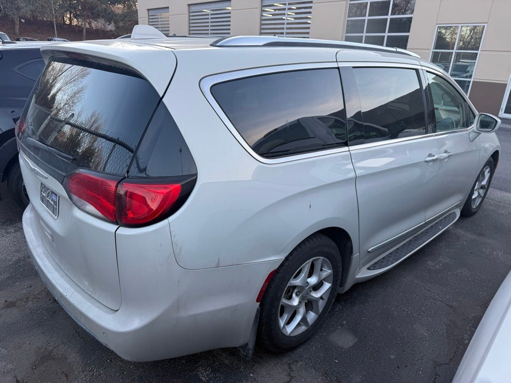 2017 Chrysler Pacifica Touring L Plus