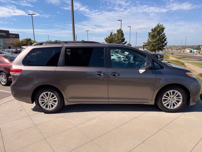 2014 Toyota Sienna XLE 8 Passenger