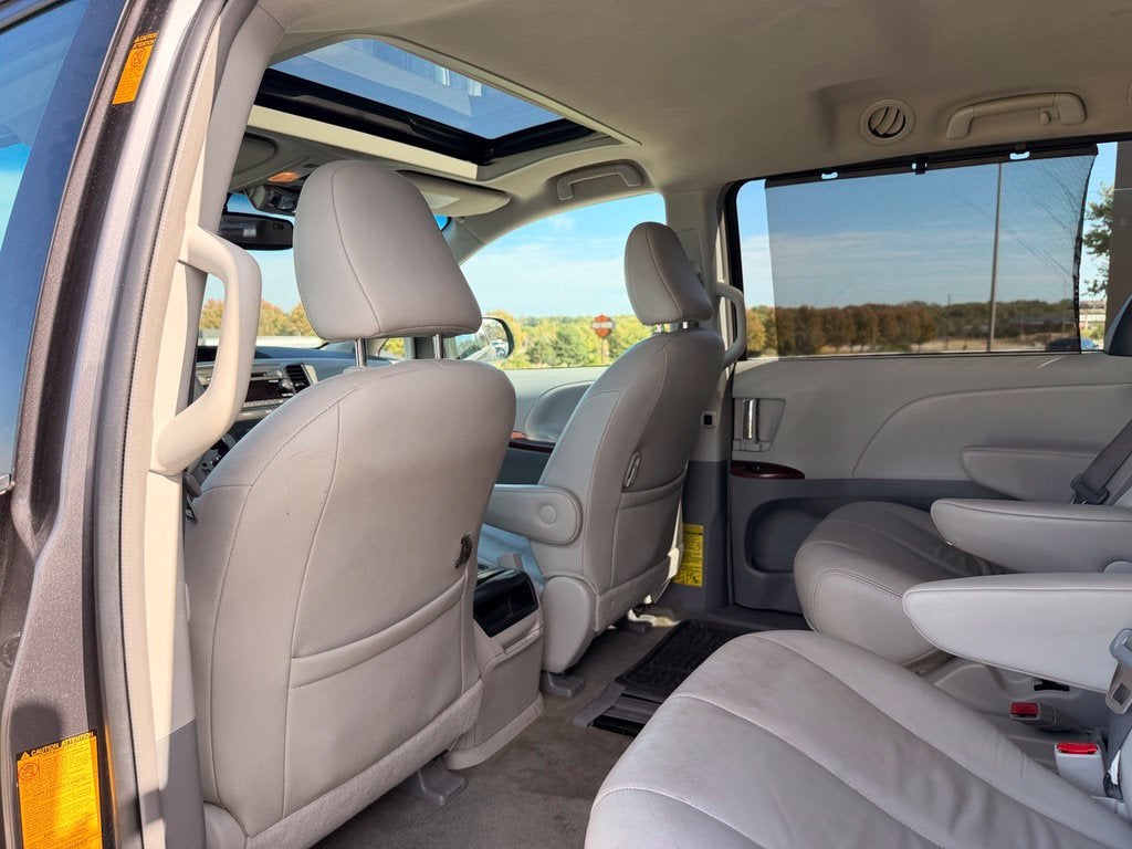 2014 Toyota Sienna XLE 8 Passenger
