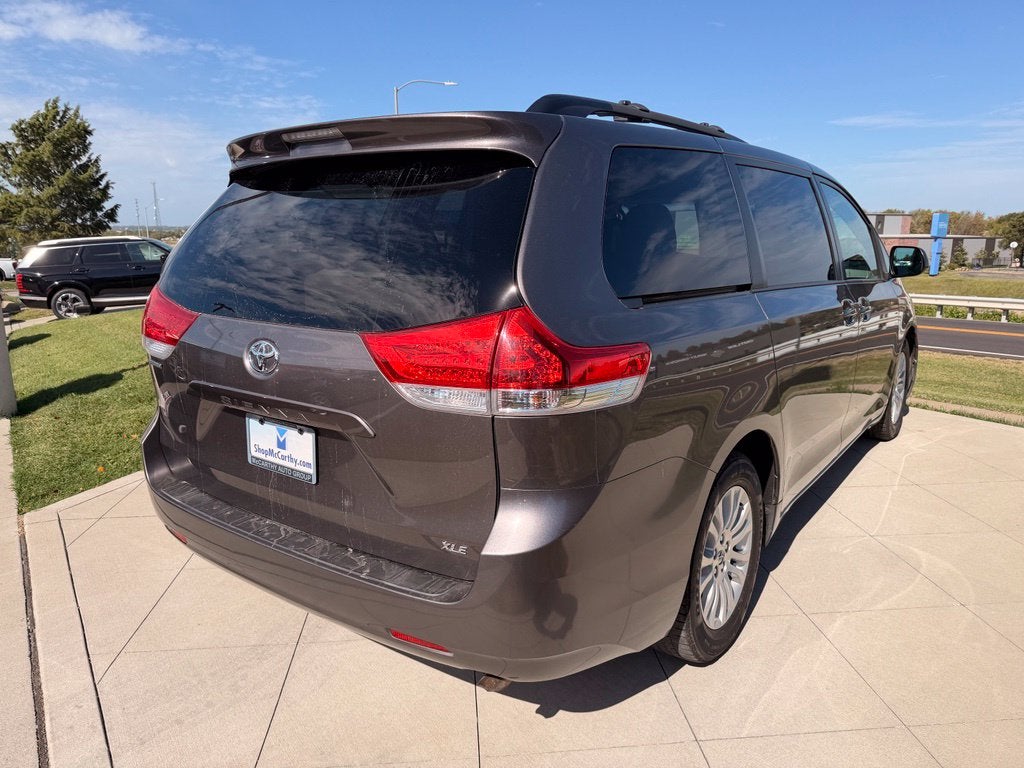 2014 Toyota Sienna XLE 8 Passenger