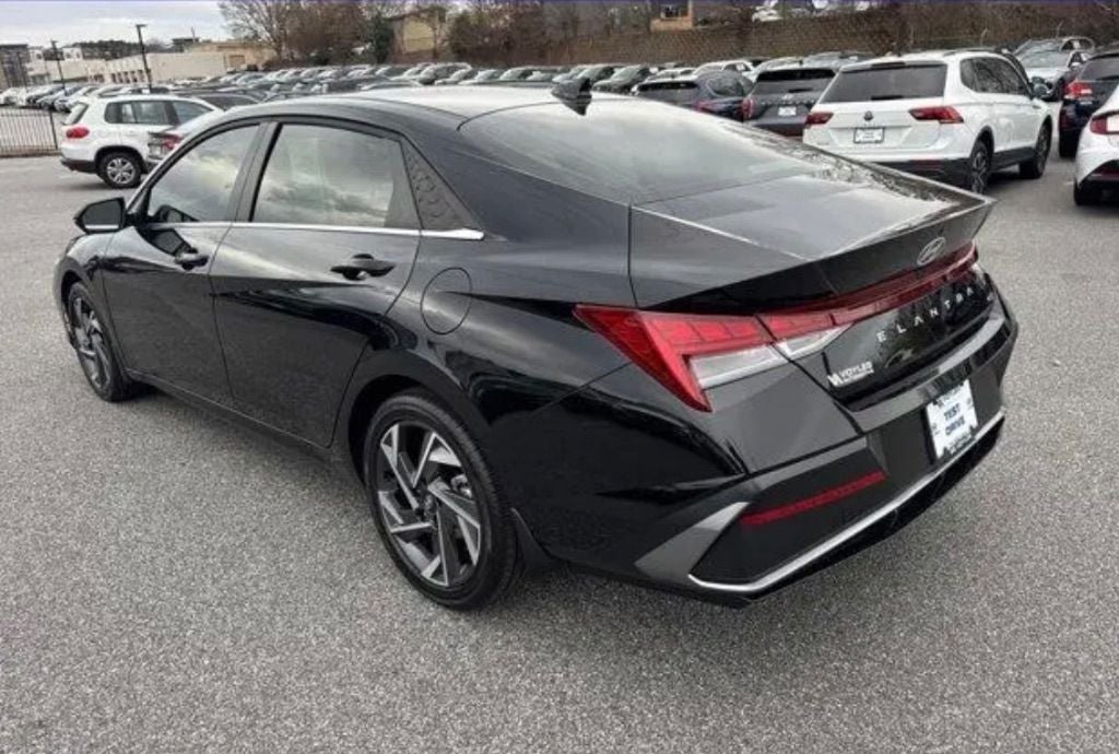 2025 Hyundai Elantra Hybrid Limited