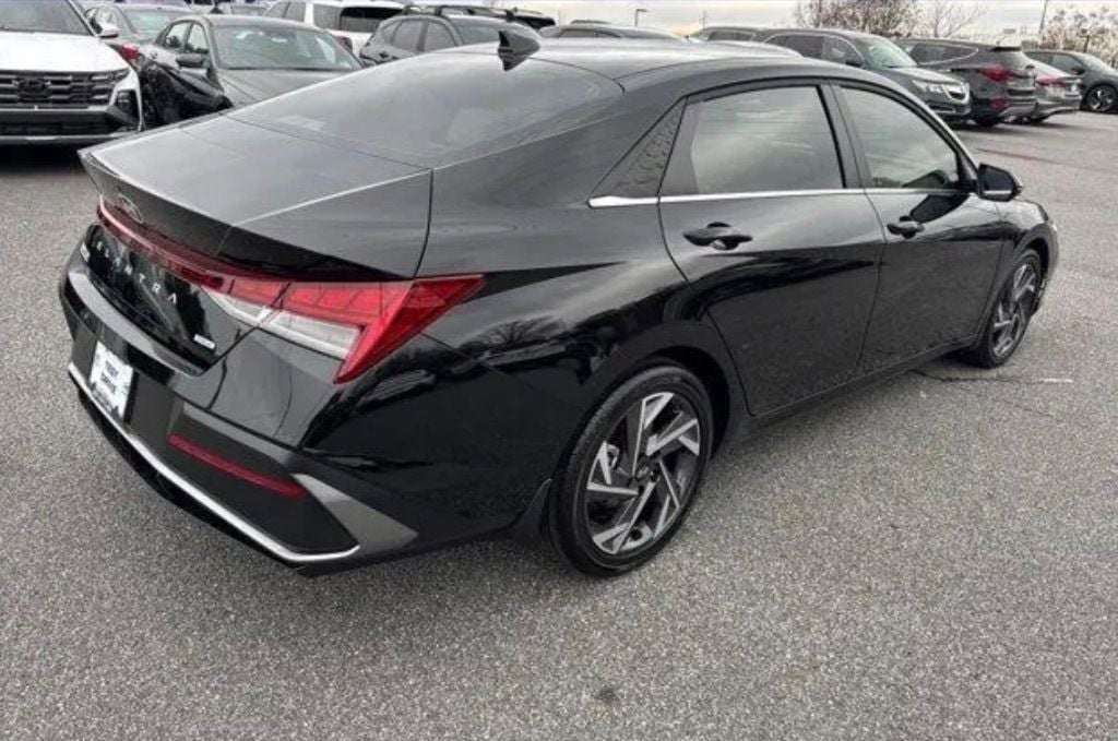 2025 Hyundai Elantra Hybrid Limited