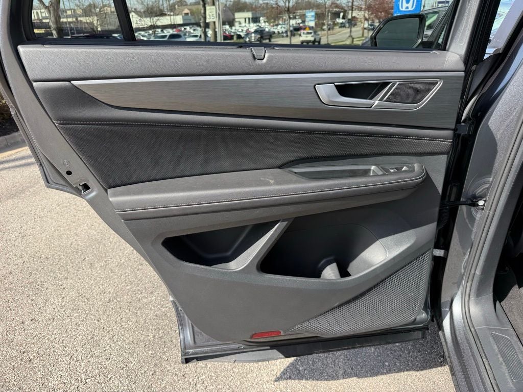 2025 Volkswagen Atlas Cross Sport 2.0T SE w/Technology