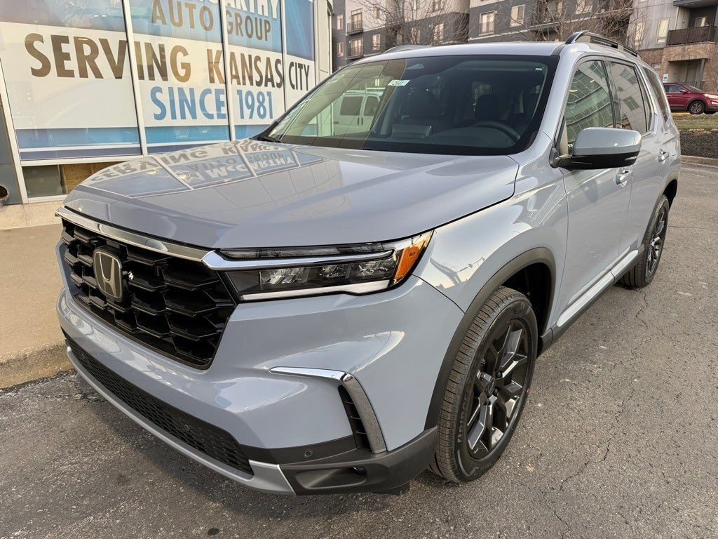 2025 Honda Pilot AWD Touring w/HPD Wheels