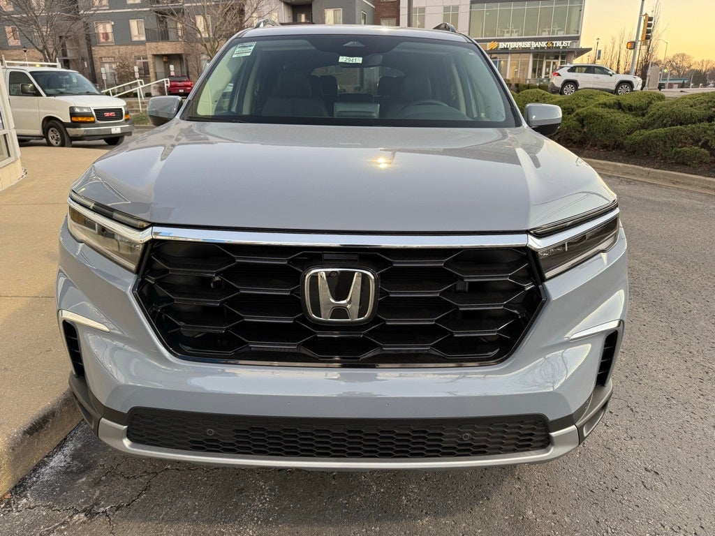 2025 Honda Pilot AWD Touring w/HPD Wheels