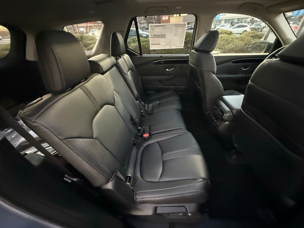 2025 Honda Pilot AWD Touring w/HPD Wheels