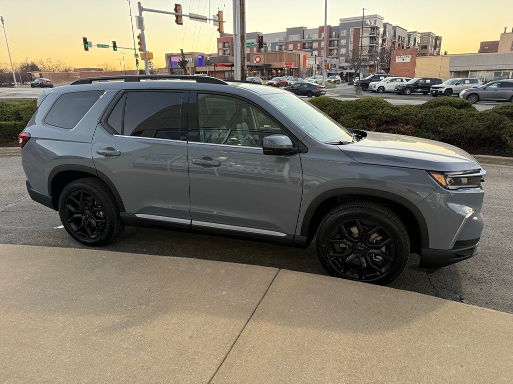 2025 Honda Pilot AWD Touring w/HPD Wheels