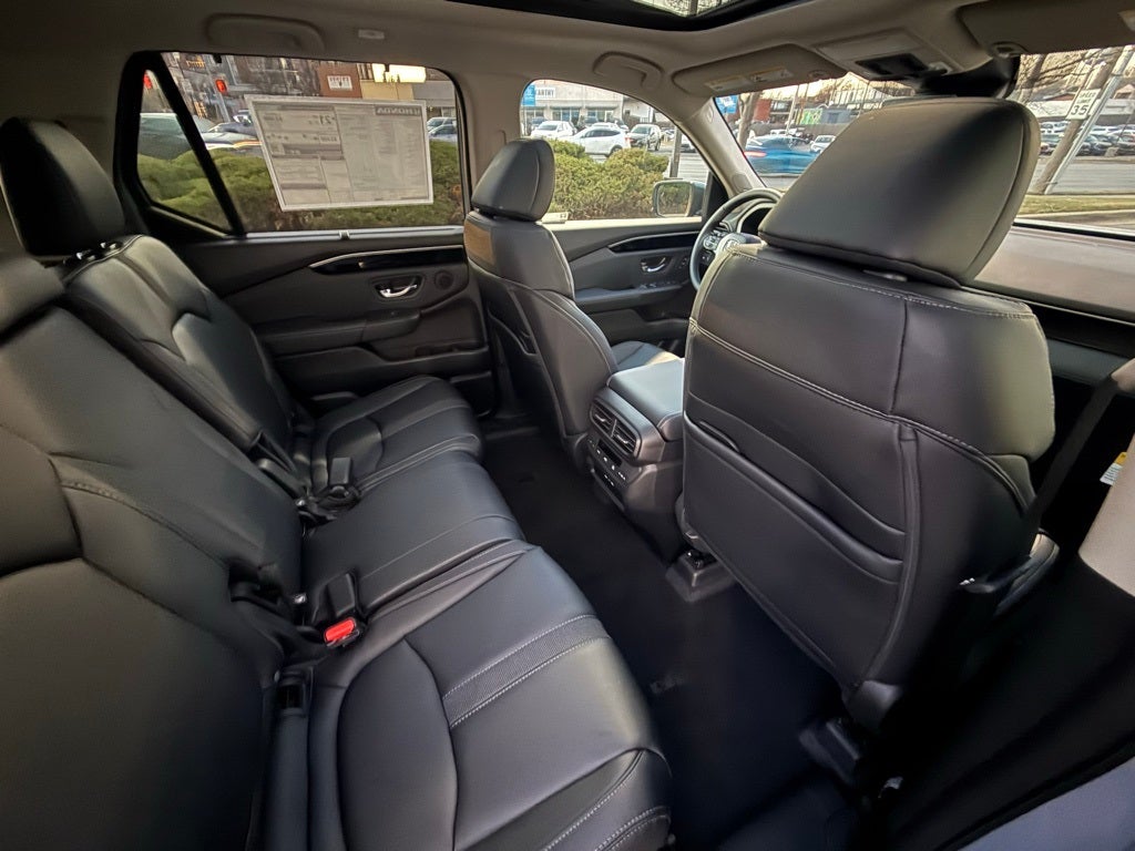 2025 Honda Pilot AWD Touring w/HPD Wheels