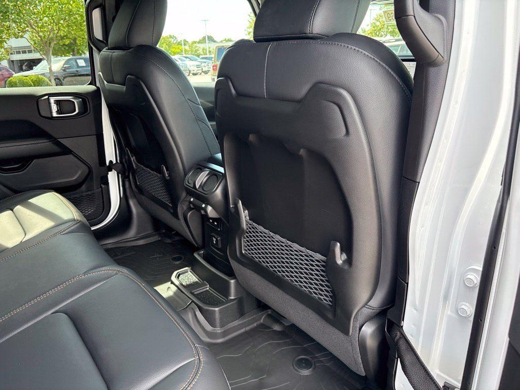 2027 Jeep Wrangler WRANGLER 4-DOOR SAHARA
