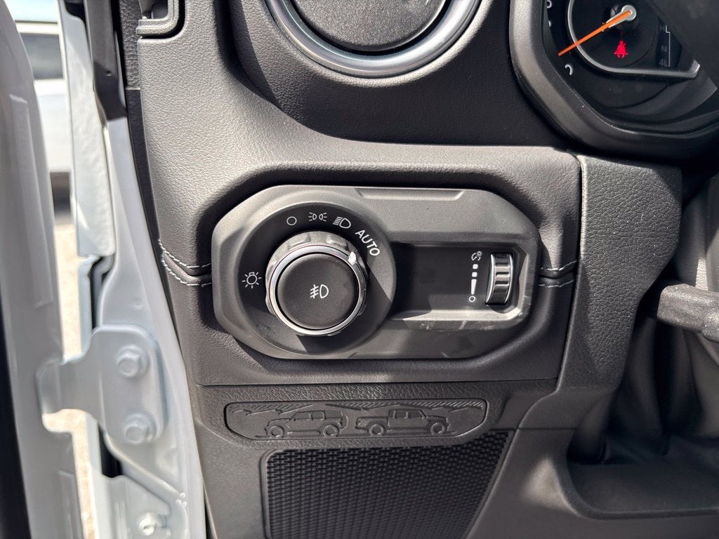 2027 Jeep Wrangler WRANGLER 4-DOOR SAHARA