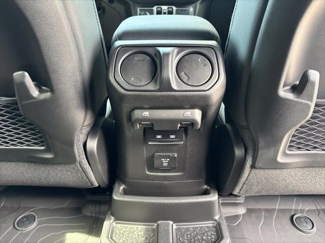 2027 Jeep Wrangler WRANGLER 4-DOOR SAHARA