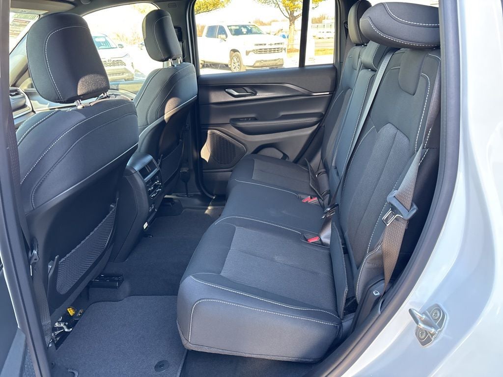 2026 Jeep Grand Cherokee Laredo