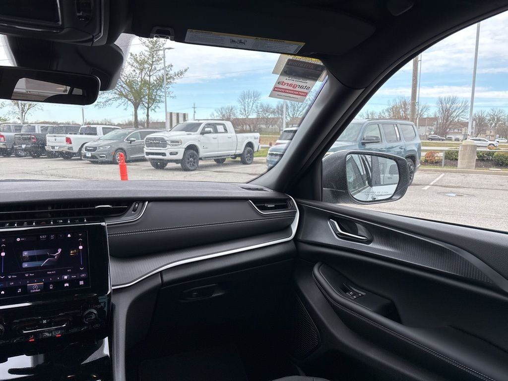 2026 Jeep Grand Cherokee Laredo