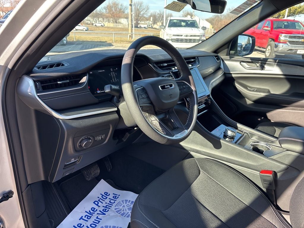 2026 Jeep Grand Cherokee Laredo