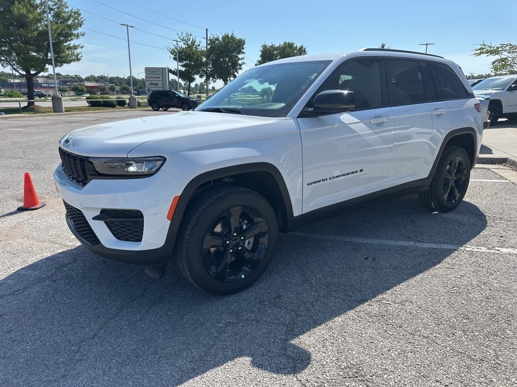 2025 Jeep Grand Cherokee Laredo