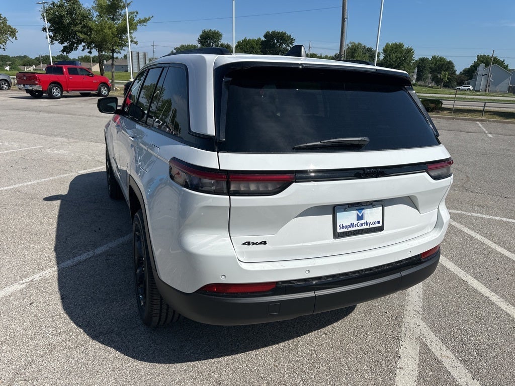 2025 Jeep Grand Cherokee Laredo