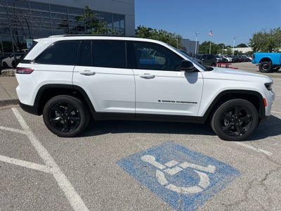 2025 Jeep Grand Cherokee Laredo