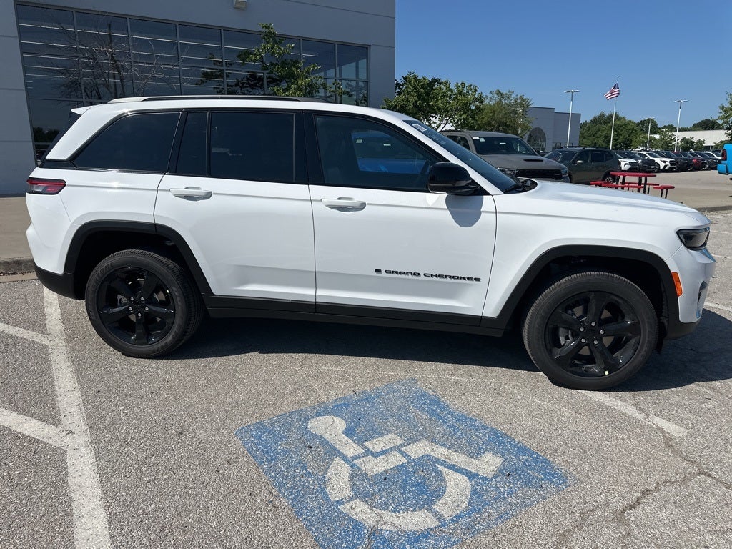 2025 Jeep Grand Cherokee Laredo