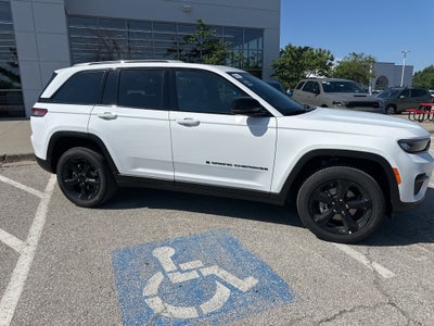 2025 Jeep Grand Cherokee Laredo