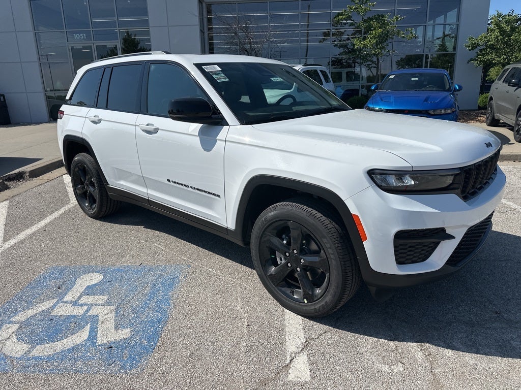 2025 Jeep Grand Cherokee Laredo