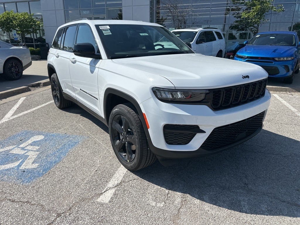 2025 Jeep Grand Cherokee Laredo