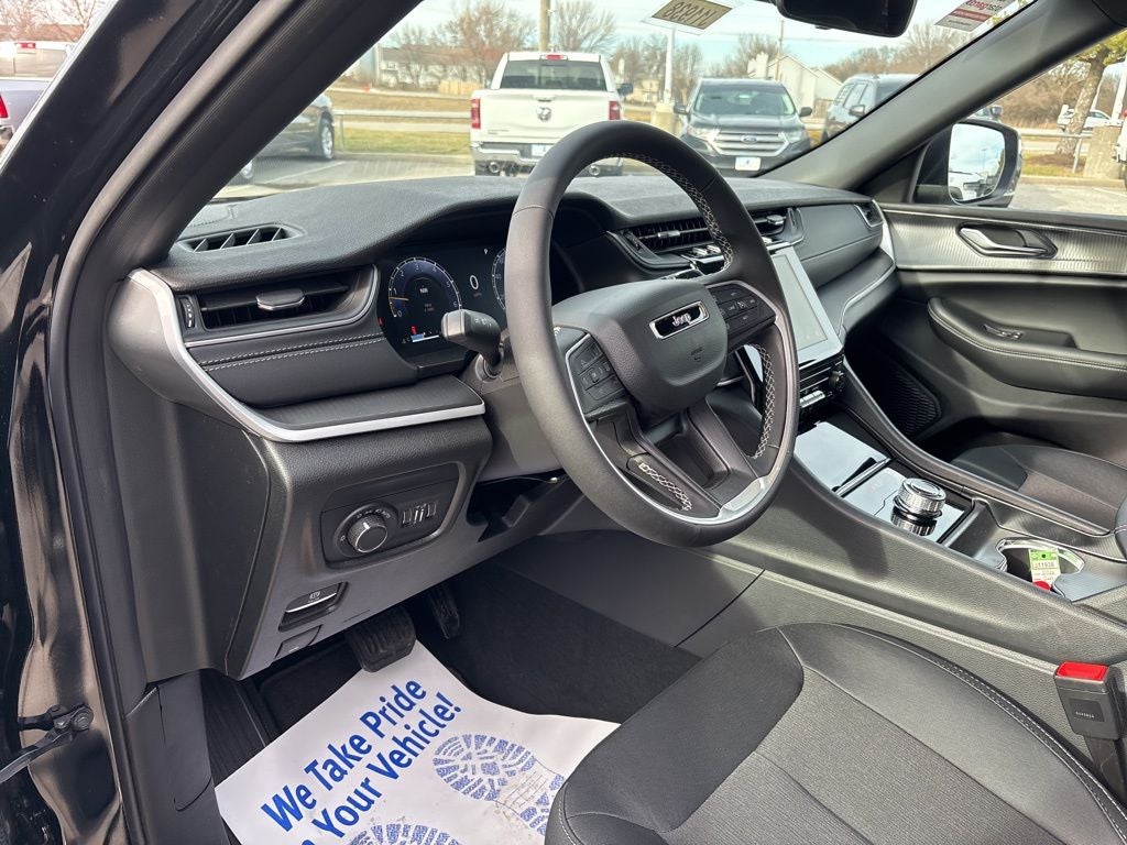 2026 Jeep Grand Cherokee Laredo