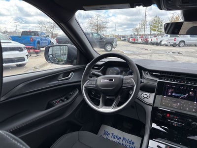 2026 Jeep Grand Cherokee Laredo