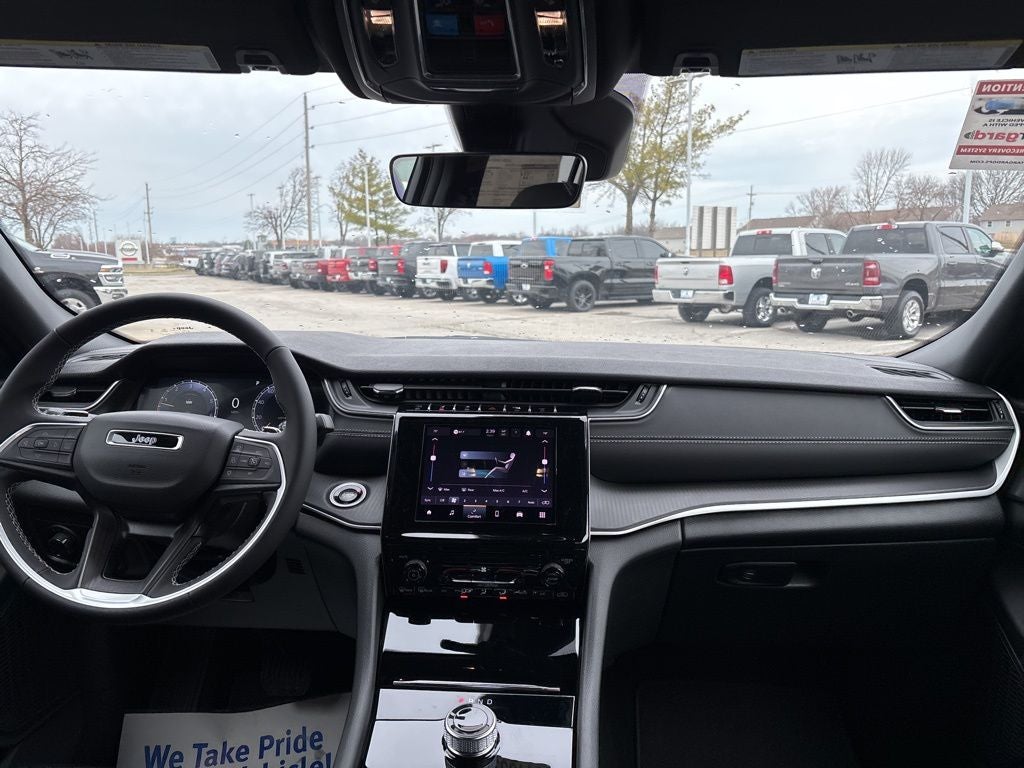 2026 Jeep Grand Cherokee Laredo