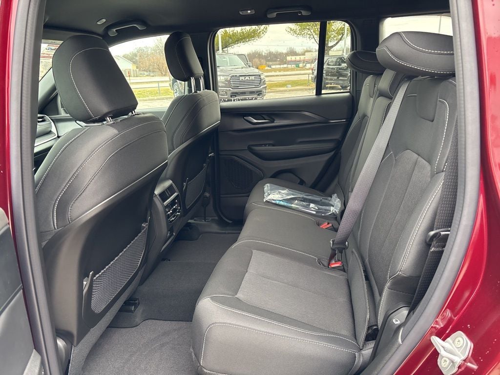 2026 Jeep Grand Cherokee Laredo