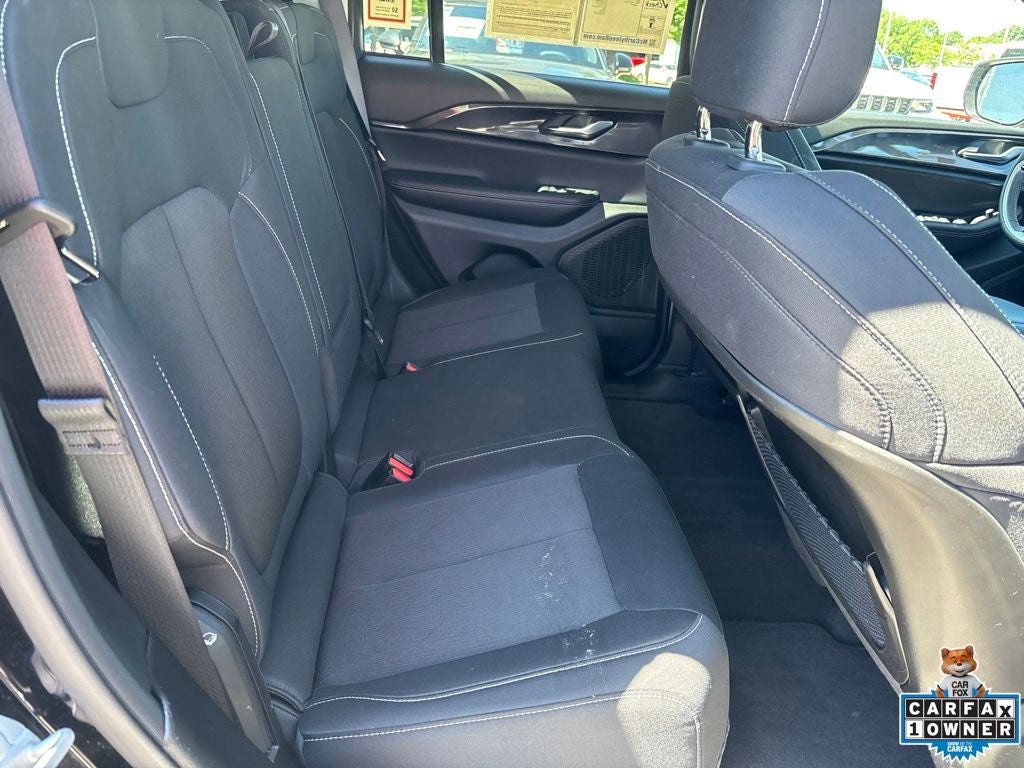 2023 Jeep Grand Cherokee Laredo 4x4