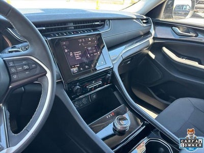 2023 Jeep Grand Cherokee Laredo 4x4