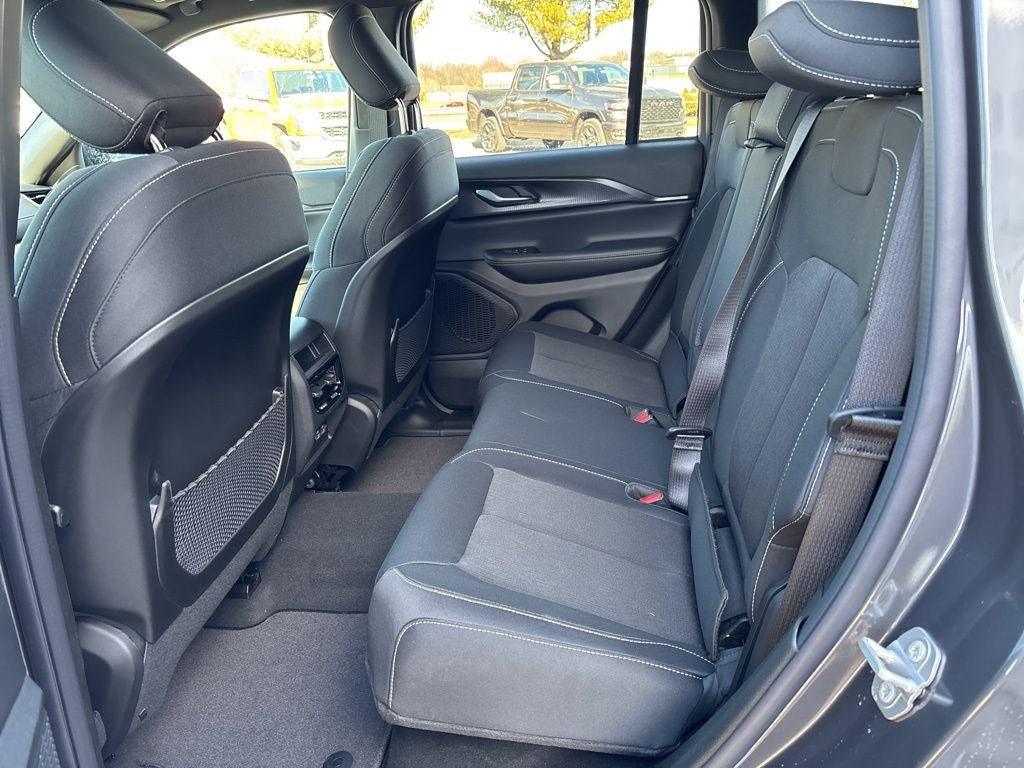 2026 Jeep Grand Cherokee Laredo