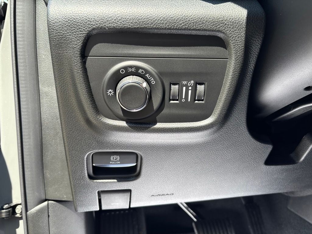 2027 Jeep Grand Cherokee Laredo Altitude