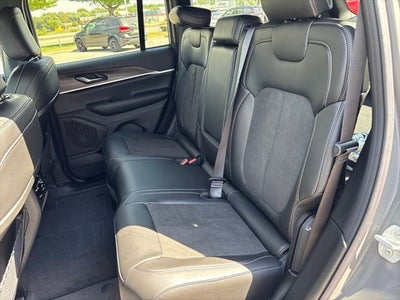 2027 Jeep Grand Cherokee Laredo Altitude