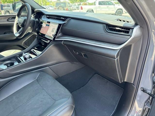 2027 Jeep Grand Cherokee Laredo Altitude