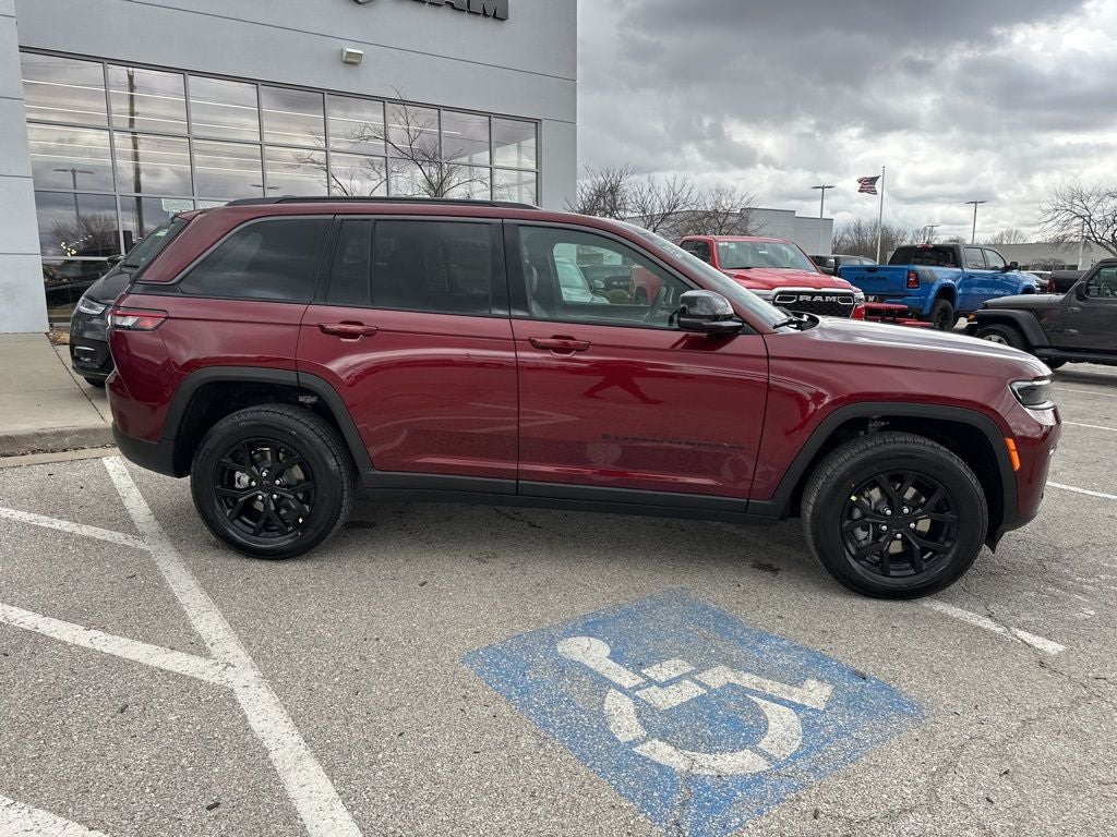 2026 Jeep Grand Cherokee Laredo