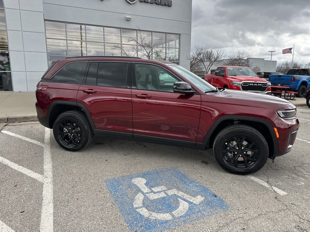 2026 Jeep Grand Cherokee Laredo