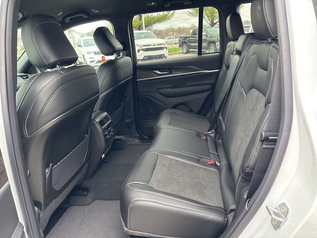 2026 Jeep Grand Cherokee Laredo