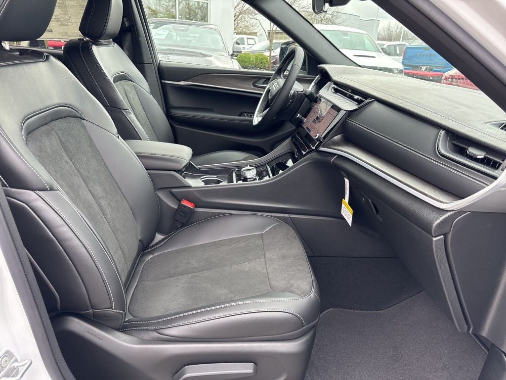 2026 Jeep Grand Cherokee Laredo