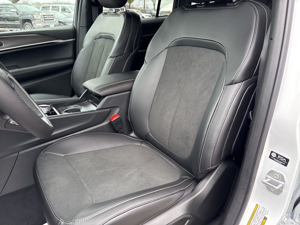 2026 Jeep Grand Cherokee Laredo