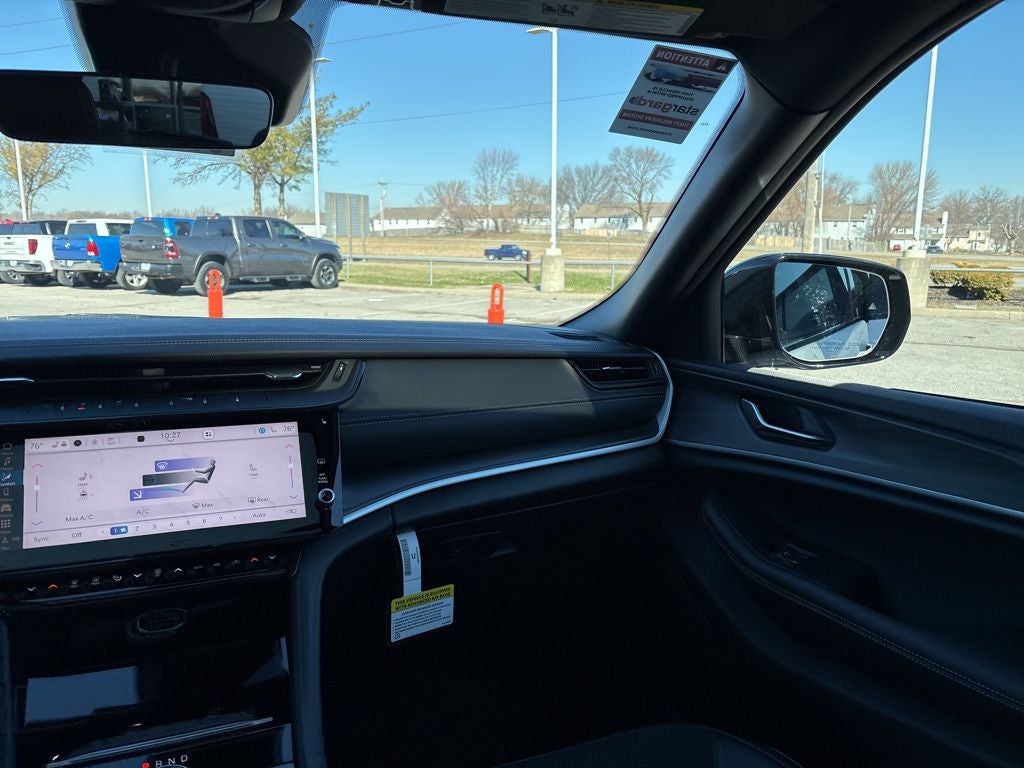 2026 Jeep Grand Cherokee Laredo