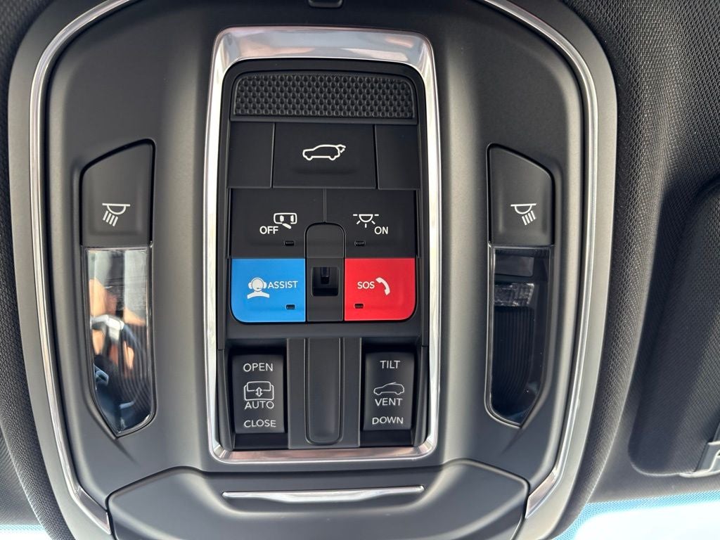2027 Jeep Grand Cherokee Laredo Altitude