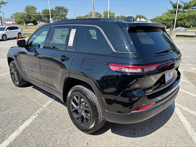 2027 Jeep Grand Cherokee Laredo Altitude