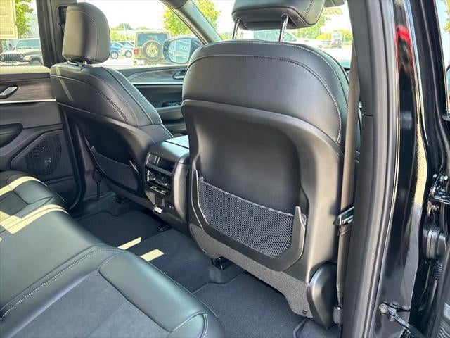 2027 Jeep Grand Cherokee Laredo Altitude