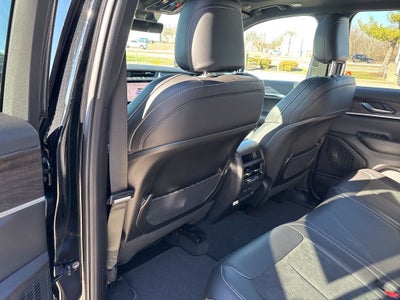 2026 Jeep Grand Cherokee Laredo