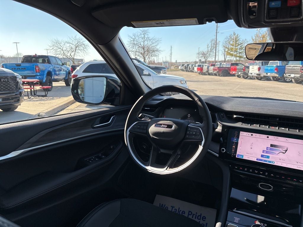 2026 Jeep Grand Cherokee Laredo