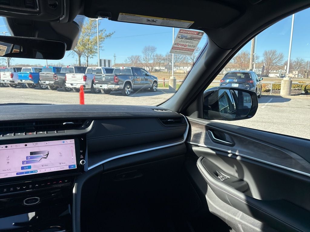 2026 Jeep Grand Cherokee Laredo