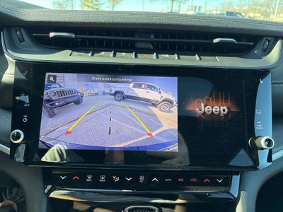 2026 Jeep Grand Cherokee Laredo