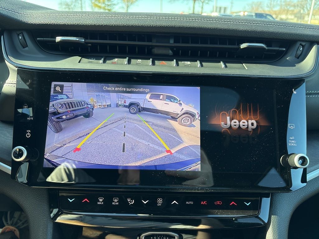 2026 Jeep Grand Cherokee Laredo