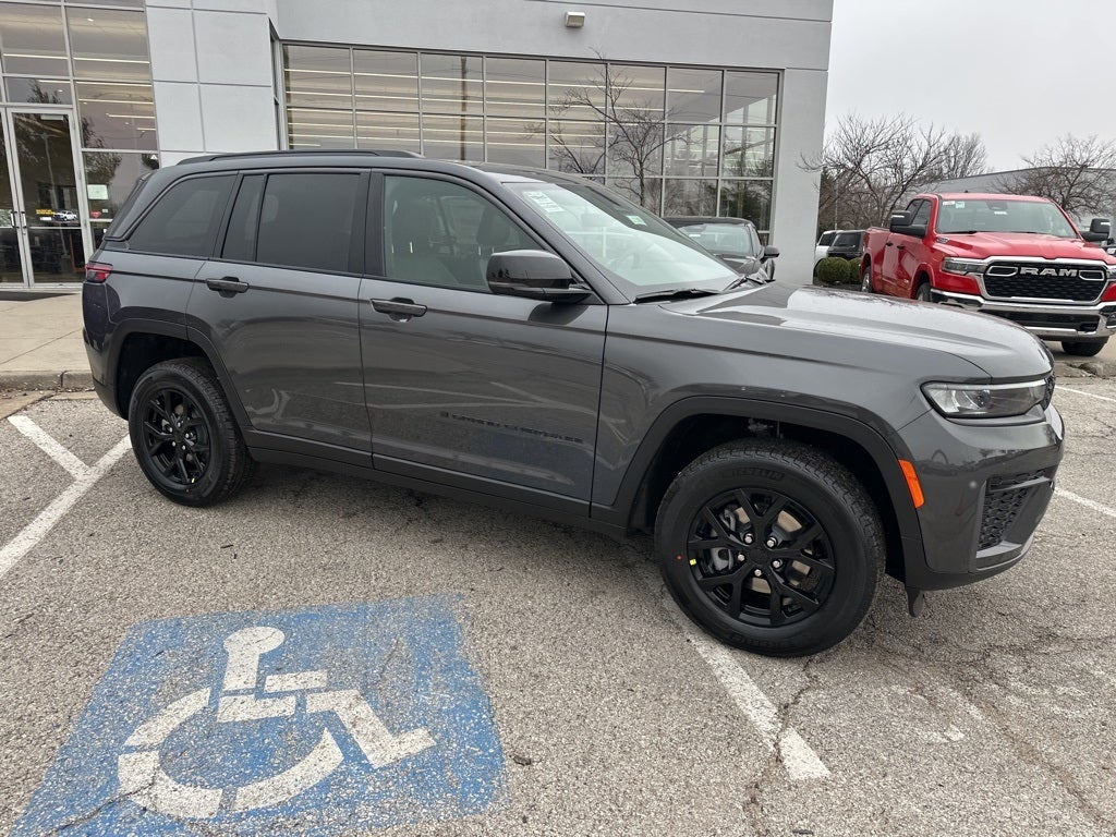 2026 Jeep Grand Cherokee Laredo